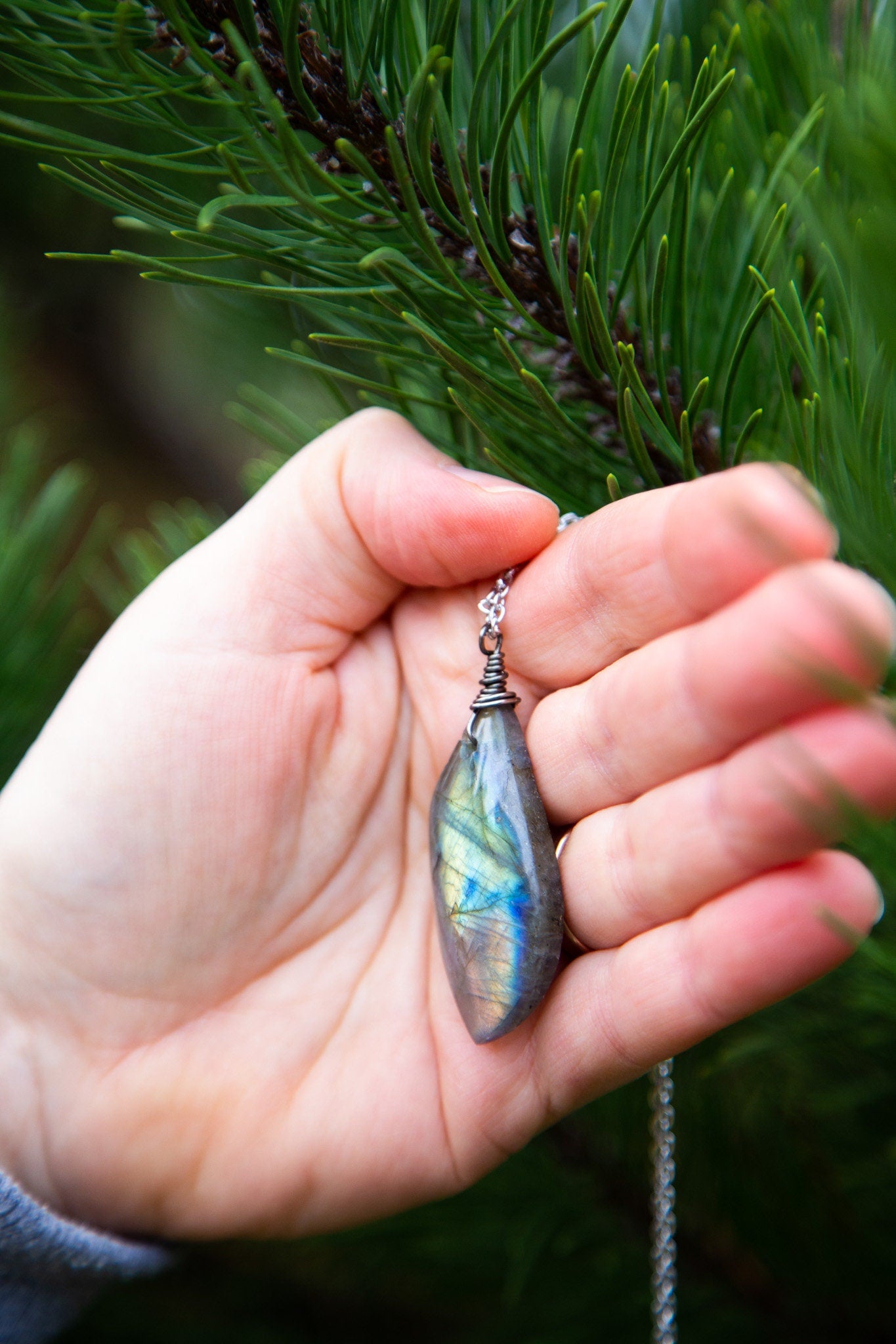 Minimalist Labradorite Necklace / Simple Labradorite Necklace / Labradorite Pennant On Chain / Small Teardrop Labradorite Necklace