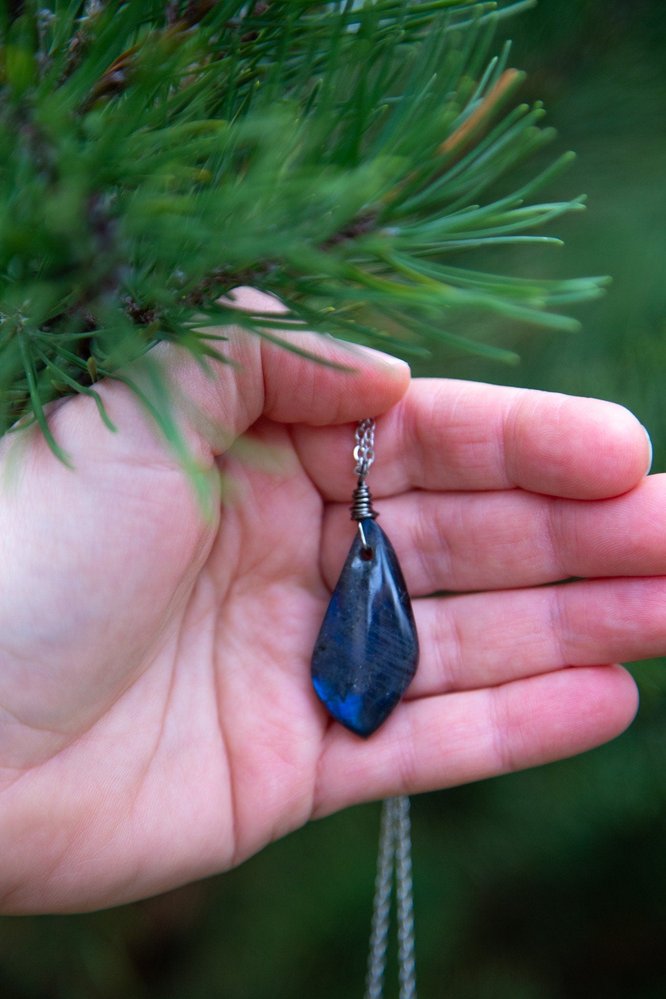 Minimalist Labradorite Necklace / Simple Labradorite Necklace / Labradorite Pennant On Chain / Small Teardrop Labradorite Necklace