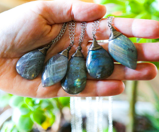 labradorite tear drop necklace / minimalist necklace / gemstone necklace / labradorite jewelry / boho festival necklace / mother's day gift