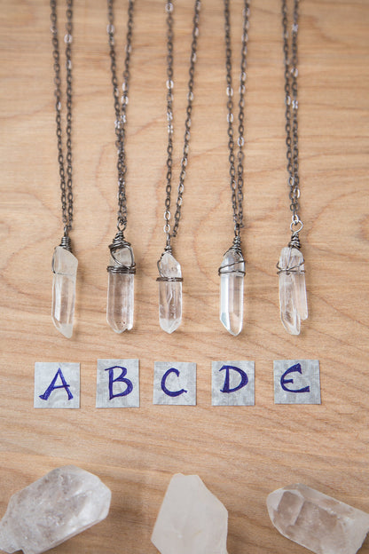 Simple Quartz Necklace / Quartz Point Necklace / Minimalist Necklace / Crystal Healing Necklace / Gemstone Necklace / Wire Wrapped Necklace
