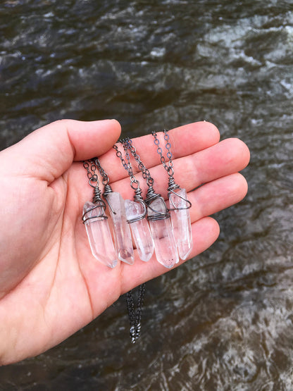 Simple Quartz Necklace / Quartz Point Necklace / Minimalist Necklace / Crystal Healing Necklace / Gemstone Necklace / Wire Wrapped Necklace