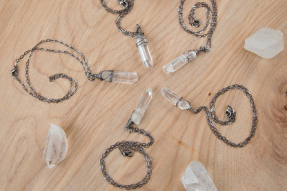 Simple Quartz Necklace / Quartz Point Necklace / Minimalist Necklace / Crystal Healing Necklace / Gemstone Necklace / Wire Wrapped Necklace