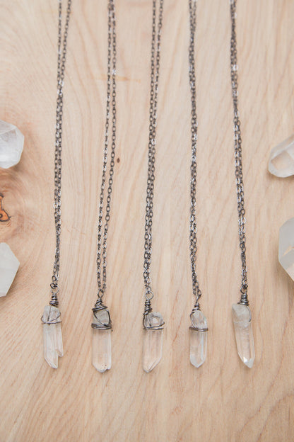 Simple Quartz Necklace / Quartz Point Necklace / Minimalist Necklace / Crystal Healing Necklace / Gemstone Necklace / Wire Wrapped Necklace