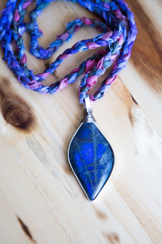 Labradorite Necklace / X Large Gemstone Necklace / Sari Silk / Bohemian Handcrafted Necklace / Earthy Jewelry / Gift / Festival Jewelry