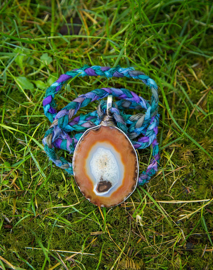 Agate Slice Necklace / X-Large Necklace / Sari Silk / Agate Jewelry / Colorful Necklace / Bohemian Festival Necklace / Mother's Day Gift