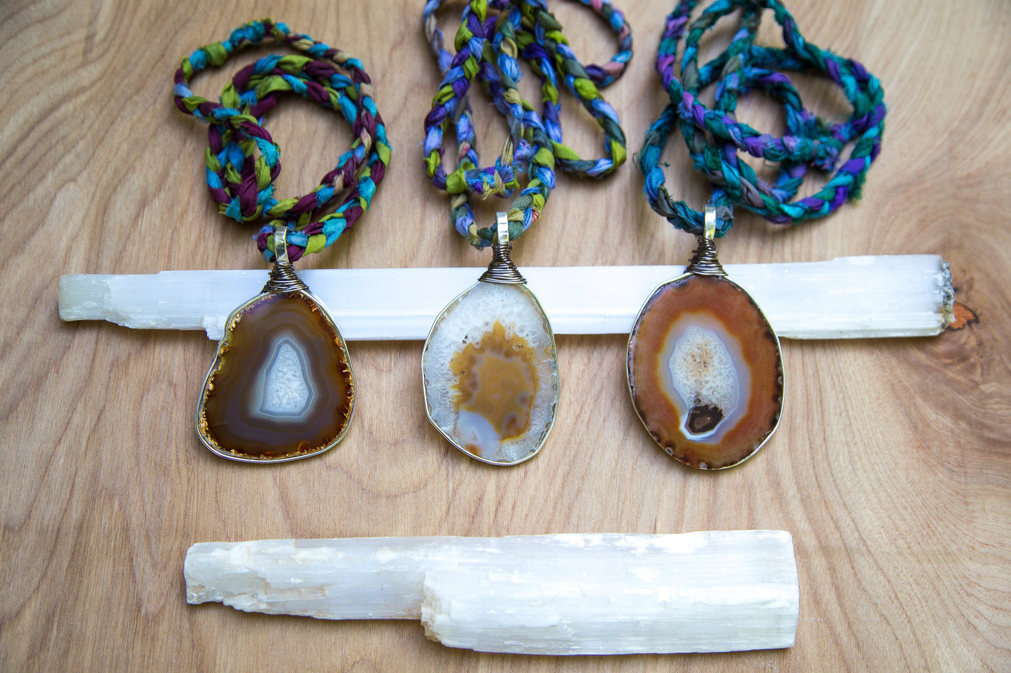 Agate Slice Necklace / X-Large Necklace / Sari Silk / Agate Jewelry / Colorful Necklace / Bohemian Festival Necklace / Mother's Day Gift