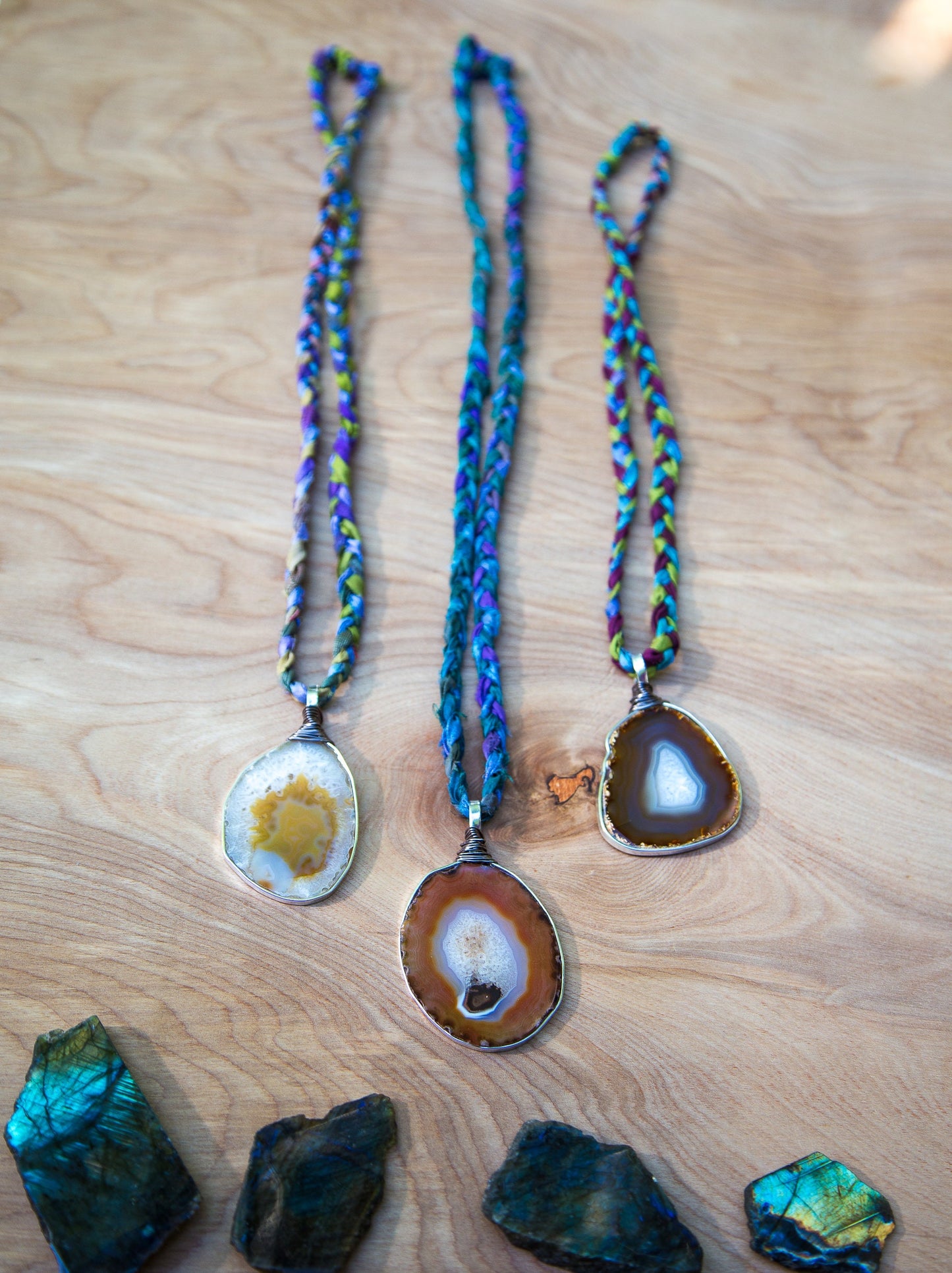 Agate Slice Necklace / X-Large Necklace / Sari Silk / Agate Jewelry / Colorful Necklace / Bohemian Festival Necklace / Mother's Day Gift