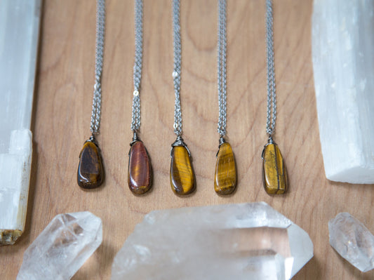 Tiger's Eye Tear Drop Necklace / Minimalist Necklace / Simple Raw Stone Necklace / Small Tiger's Eye Necklace / Dainty Jewelry / Wiccan