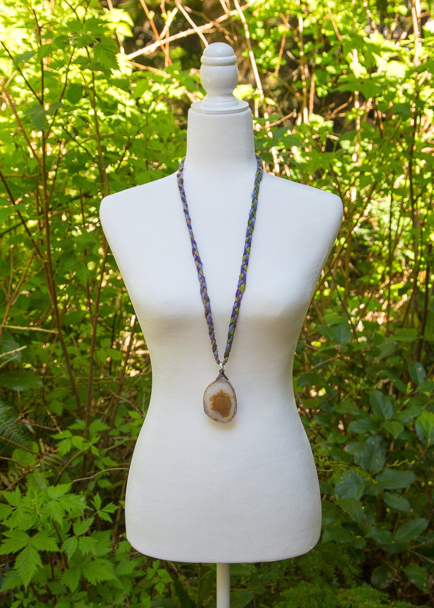 Agate Slice Necklace / X-Large Necklace / Sari Silk / Agate Jewelry / Colorful Necklace / Bohemian Festival Necklace / Mother's Day Gift