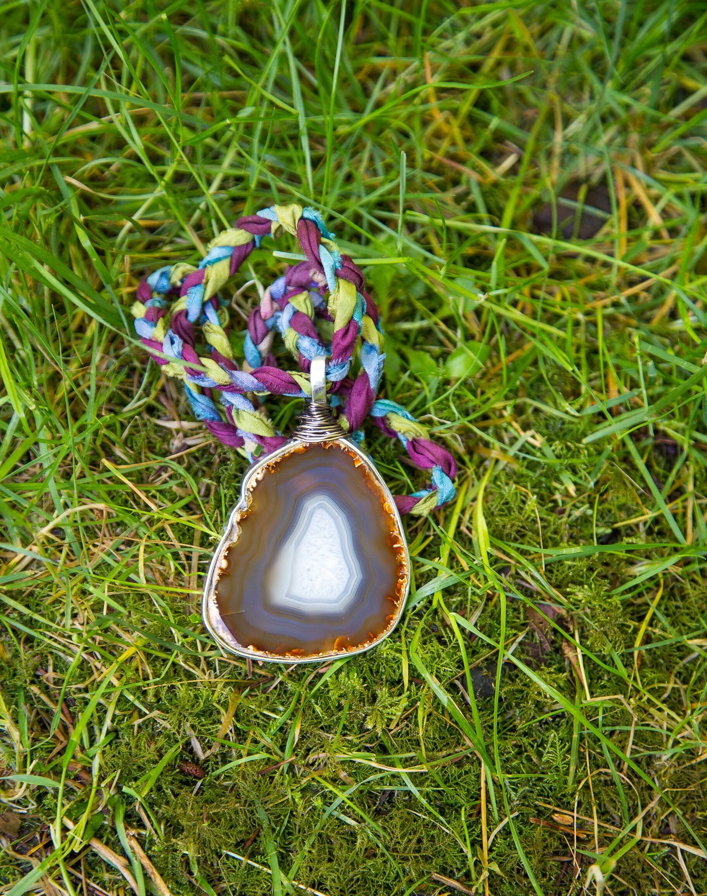 Agate Slice Necklace / X-Large Necklace / Sari Silk / Agate Jewelry / Colorful Necklace / Bohemian Festival Necklace / Mother's Day Gift
