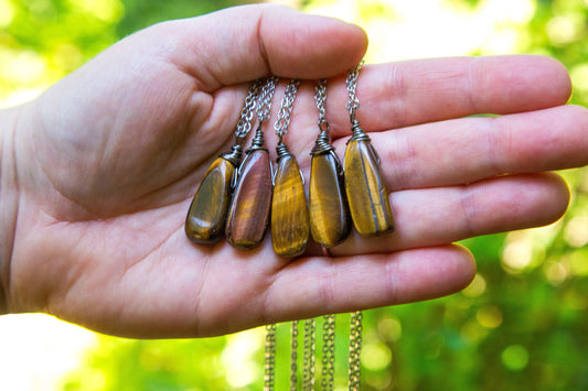 Tiger's Eye Tear Drop Necklace / Minimalist Necklace / Simple Raw Stone Necklace / Small Tiger's Eye Necklace / Dainty Jewelry / Wiccan