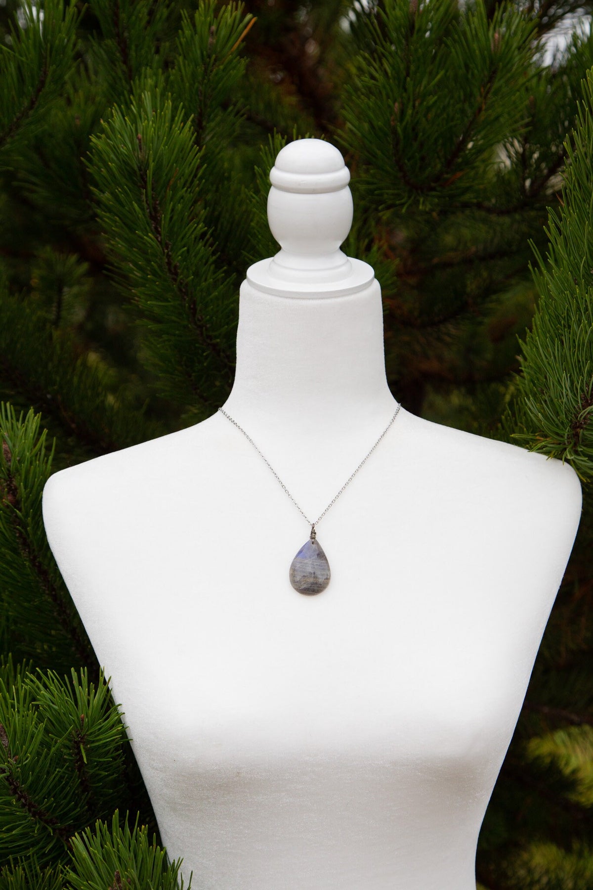 Minimalist Labradorite Necklace / Simple Labradorite Necklace / Labradorite Pennant On Chain / Small Teardrop Labradorite Necklace