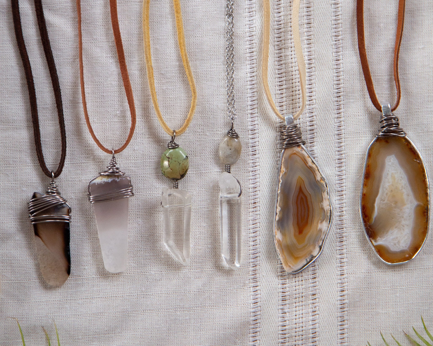 Simple Gemstone Necklace / Minimalist Raw Stone Necklace / Boho Necklace / Small Stone Necklace / Festival Jewelry / Bohemian Style Necklace
