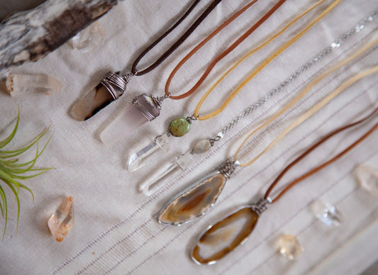 Simple Gemstone Necklace / Minimalist Raw Stone Necklace / Boho Necklace / Small Stone Necklace / Festival Jewelry / Bohemian Style Necklace