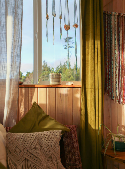 quartz crystal with hanger / mount ida arkansas quartz crystal / american quartz / window hanging decor / gemstones / earth home decor