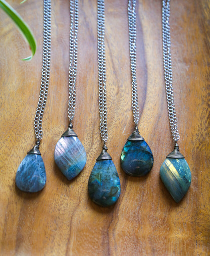 labradorite tear drop necklace / minimalist necklace / gemstone necklace / labradorite jewelry / boho festival necklace / mother's day gift