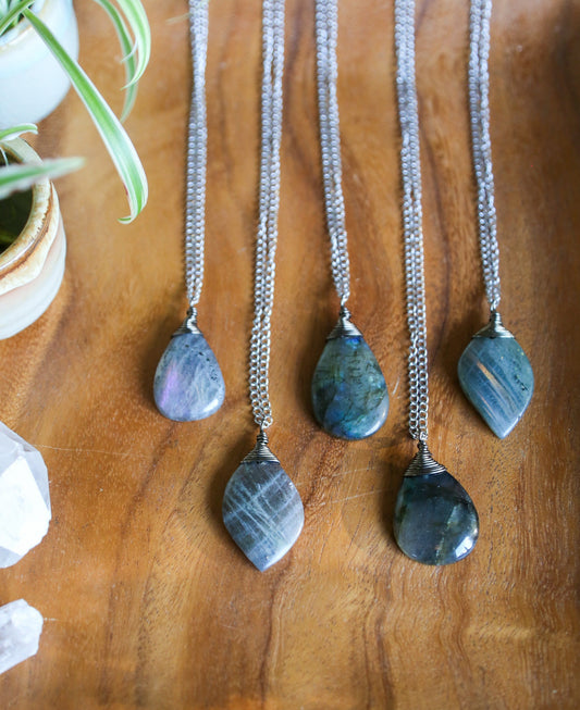 labradorite tear drop necklace / minimalist necklace / gemstone necklace / labradorite jewelry / boho festival necklace / mother's day gift
