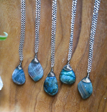 labradorite tear drop necklace / minimalist necklace / gemstone necklace / labradorite jewelry / boho festival necklace / mother's day gift