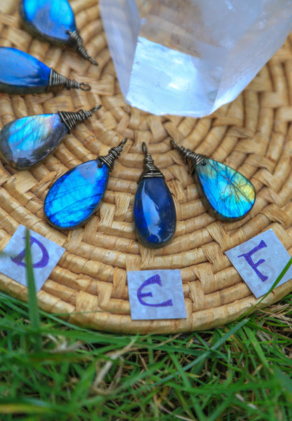 pick a length small Labradorite necklace / flashy labradorescence raw oval gemstone necklace / minimalist necklace / strong iridescence